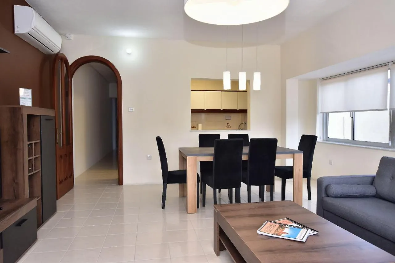 2 Bedroom Apartment - Spacious, Bright & Central - 4 Msida 0*,